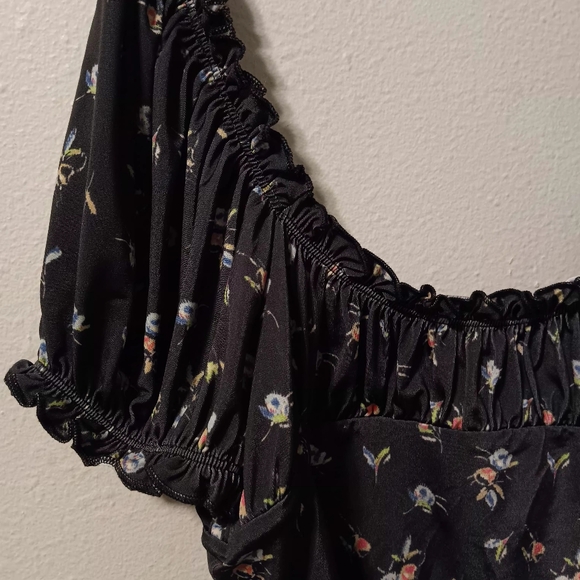 Urban Outfitters Black Floral Off-Shoulder Crop Blouse - Picture 2 of 11